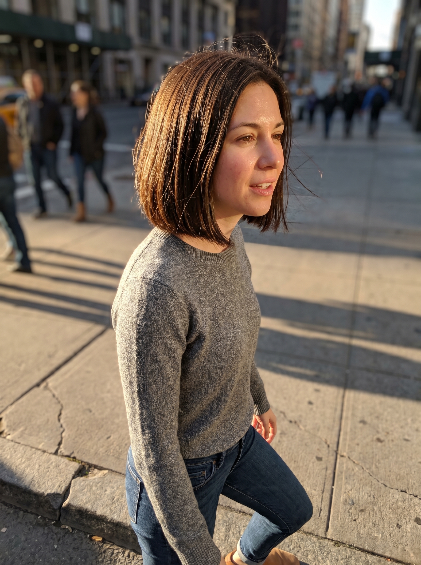 Sleek and chic summer hydro-bob hairstyle styled with high-shine gel and a fine-tooth comb, showcasing a flattering summer haircut 2026. Perfect for work or a stylish date night.