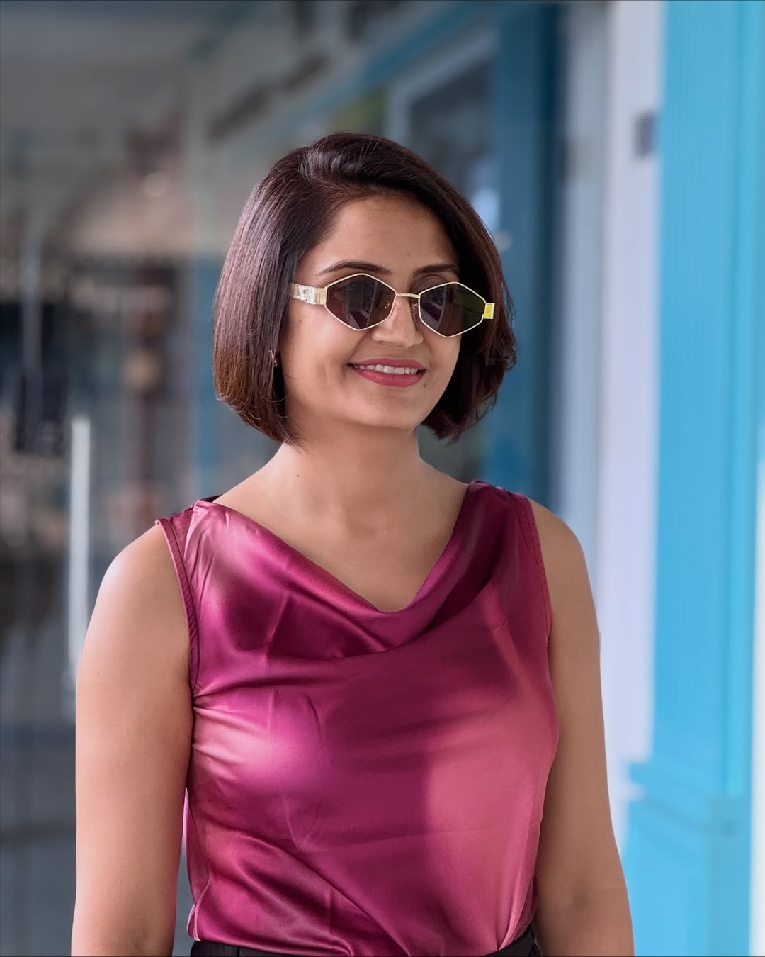 Close-up of a woman with a chic, layered bob haircut, perfect for flattering summer looks. Her brown hair has subtle highlights, styled with a soft wave for a modern, effortless vibe.