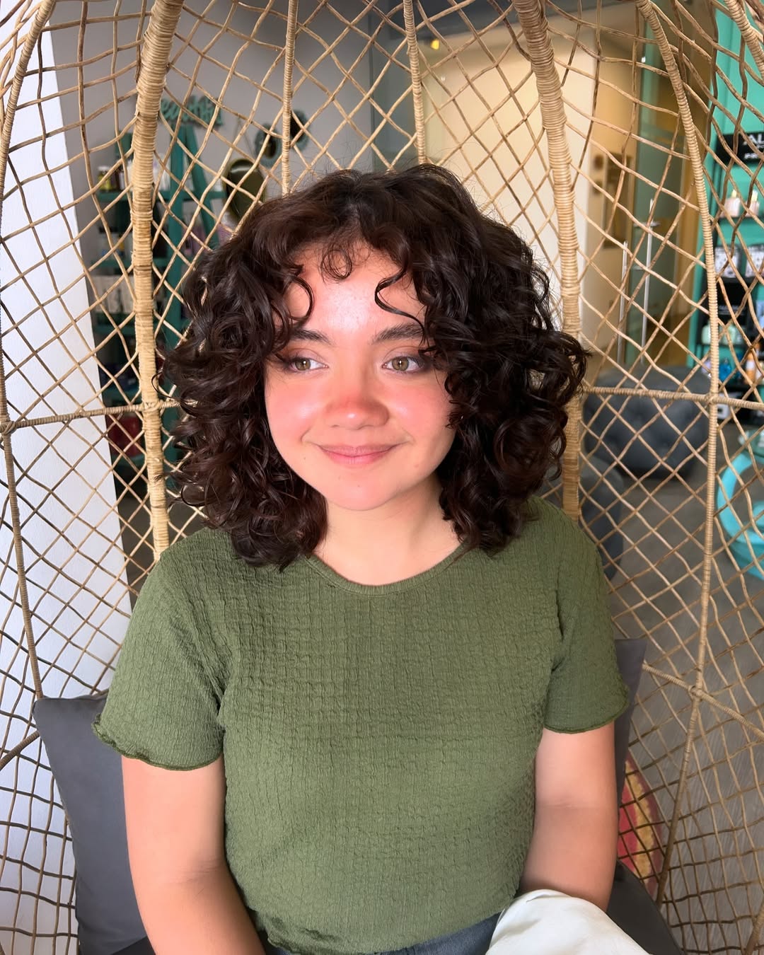 Woman with long, wavy blonde hair styled in a chic, flattering summer haircut 2026, ideal for beach days or casual outings. Her hair has subtle highlights that catch the light.