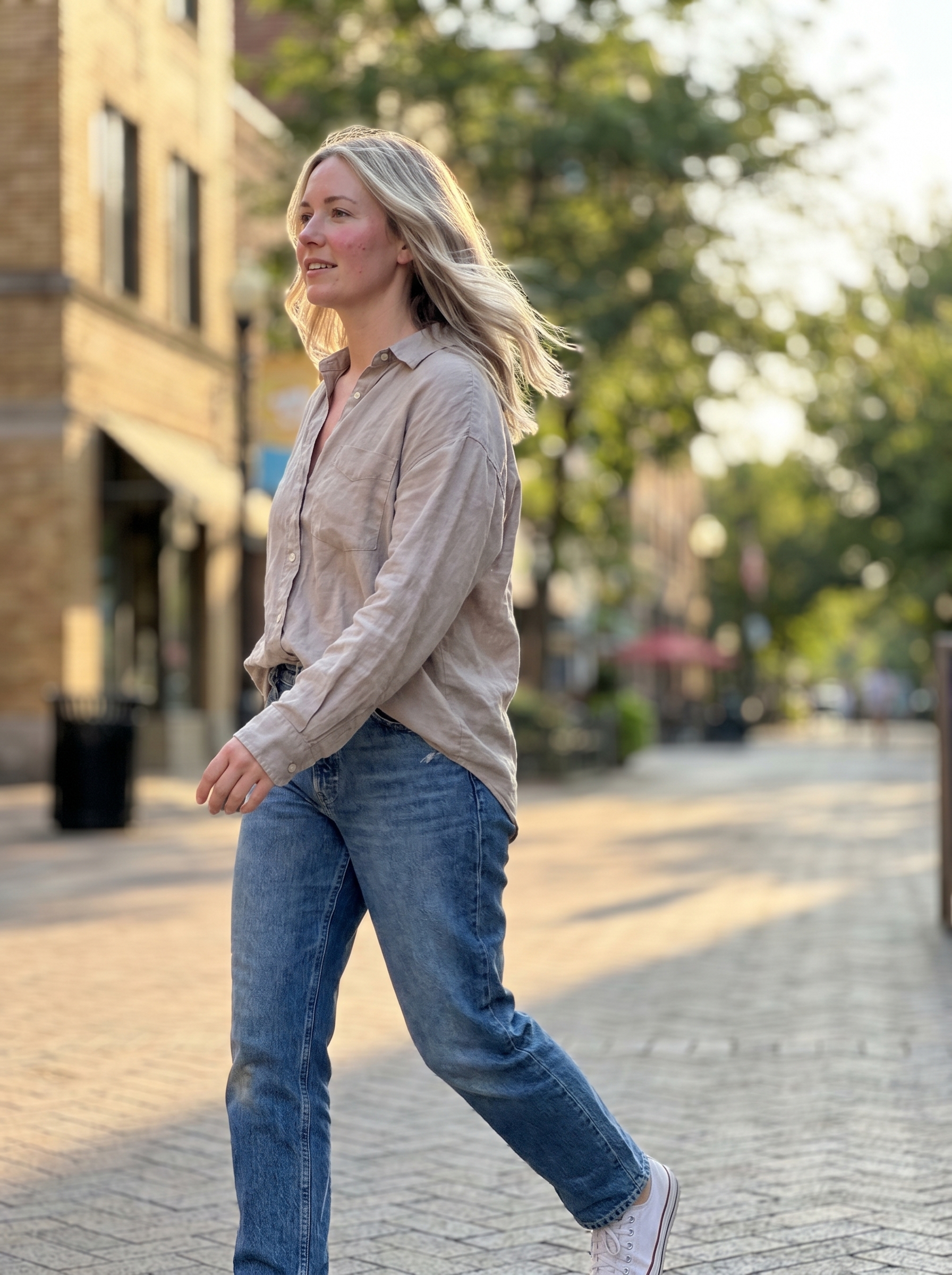 Elegant linen blonde micro-weave subtle highlights summer hair 2026, creating a sun-kissed and sophisticated look with creamy and ash blonde shades.