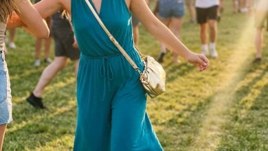 Festive teal wide-leg jumpsuit, white platform sneakers, and a gold mini crossbody bag create energetic summer camp outfits for a dance party.