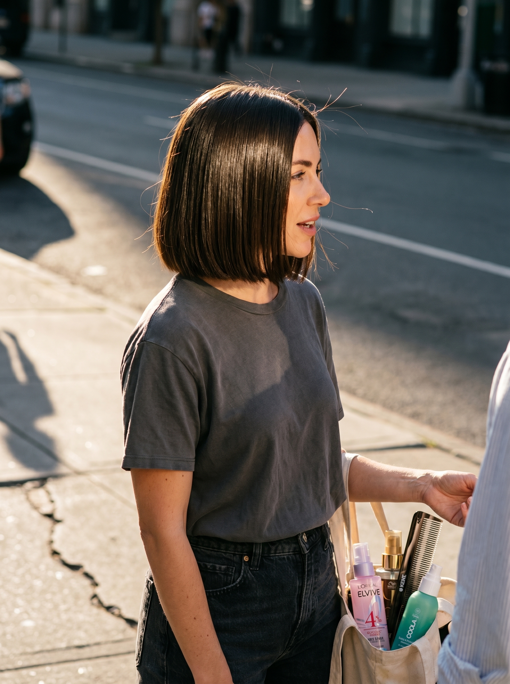 Sleek and Modern Hydro-Bob with Liquid Shine, a top summer hairstyle 2026 for work, date nights, or poolside elegance.