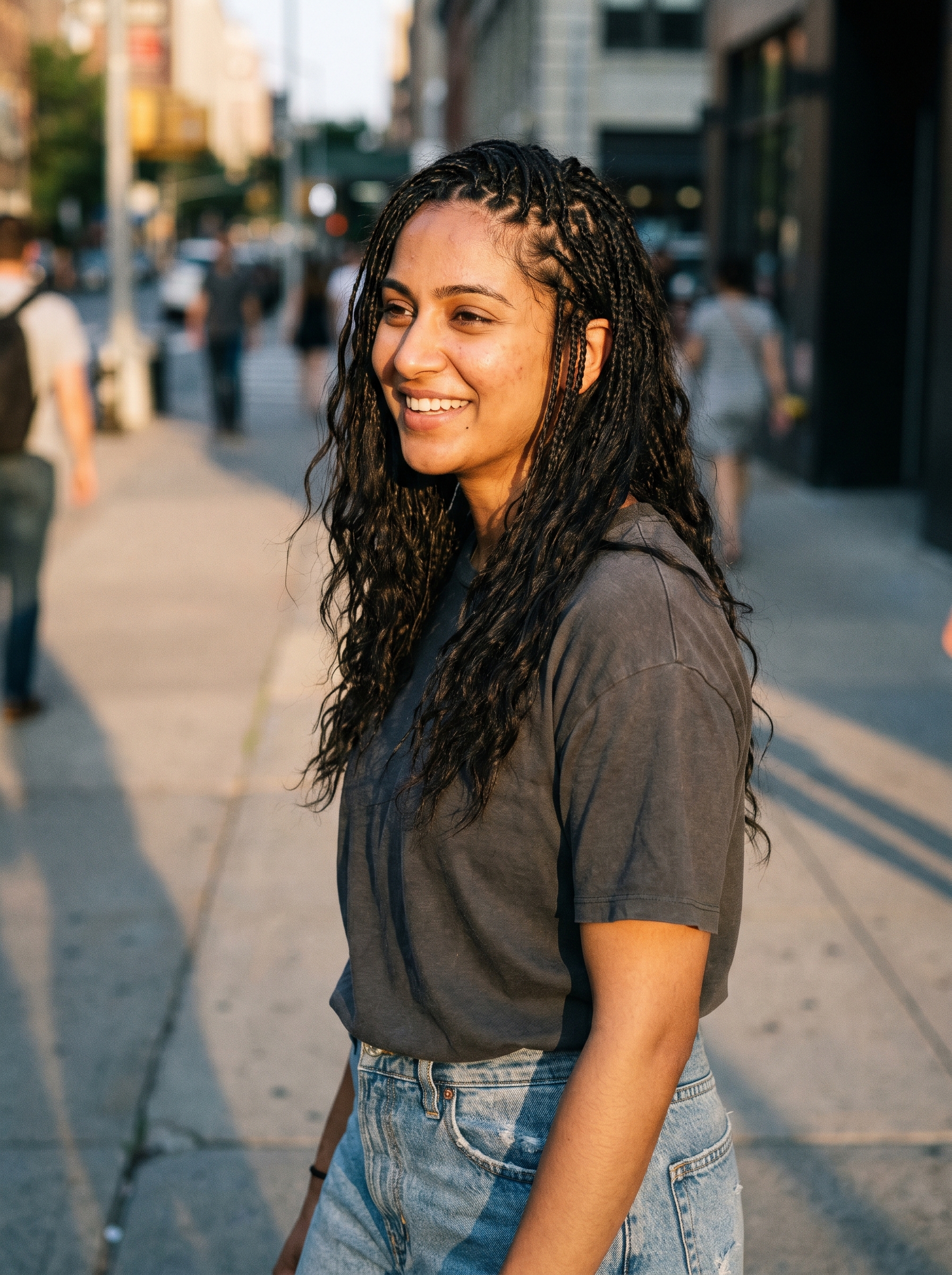 Edgy Oceanic Grunge Micro-Braids, an effortless and rebellious style ideal for festivals or beach days. This festival chic look is among the top summer hairstyles 2026, defined with hydrating sea salt cream, lightweight hair oil, and clear elastic ties.