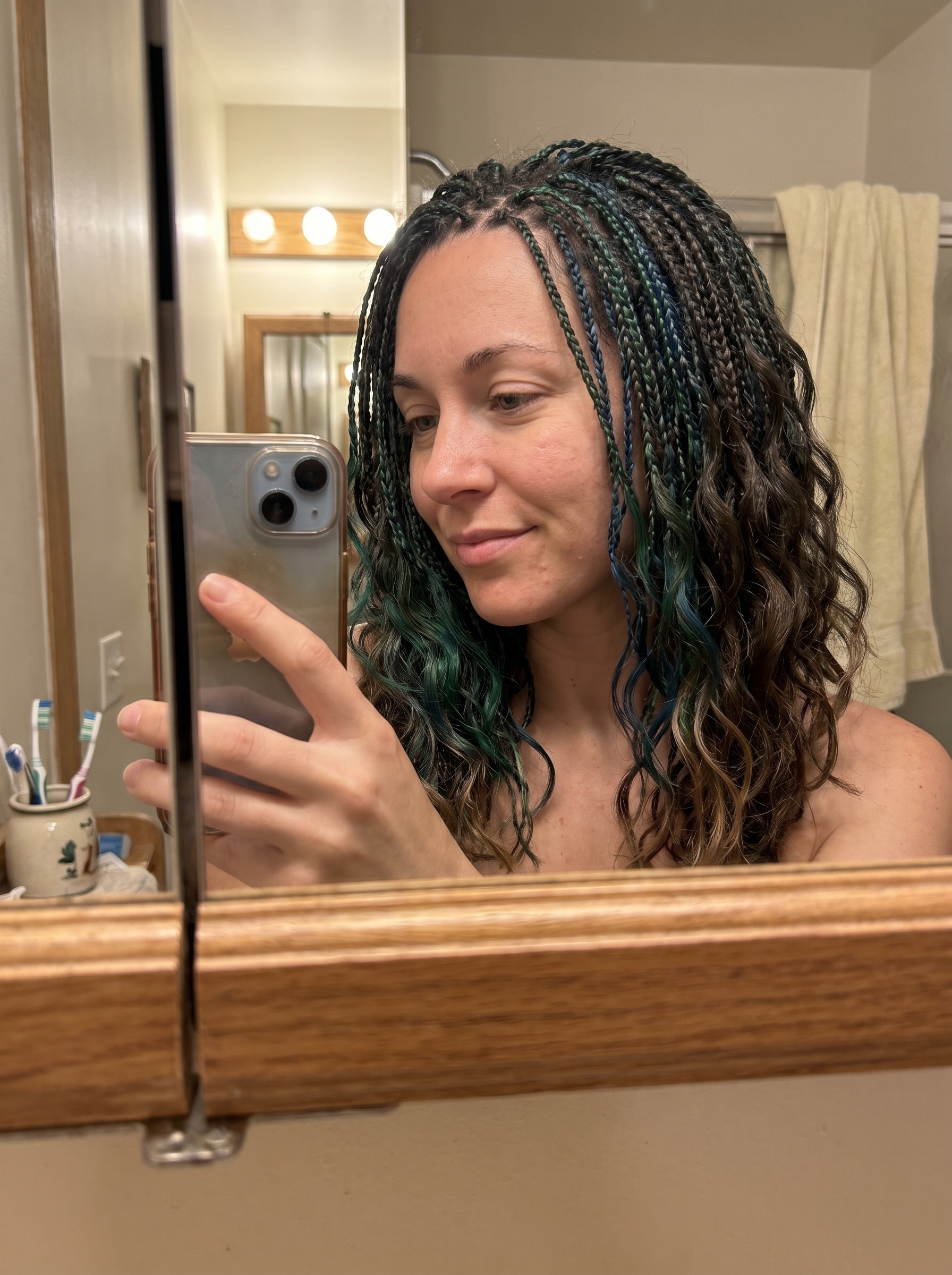 Relaxed Oceanic Grunge Micro-Braids, an edgy top summer hairstyle 2026 perfect for festivals, beach days, or everyday bohemian style.