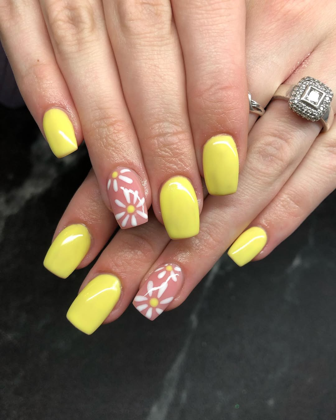 Bright Yellow Daisy Accent Square Nails
