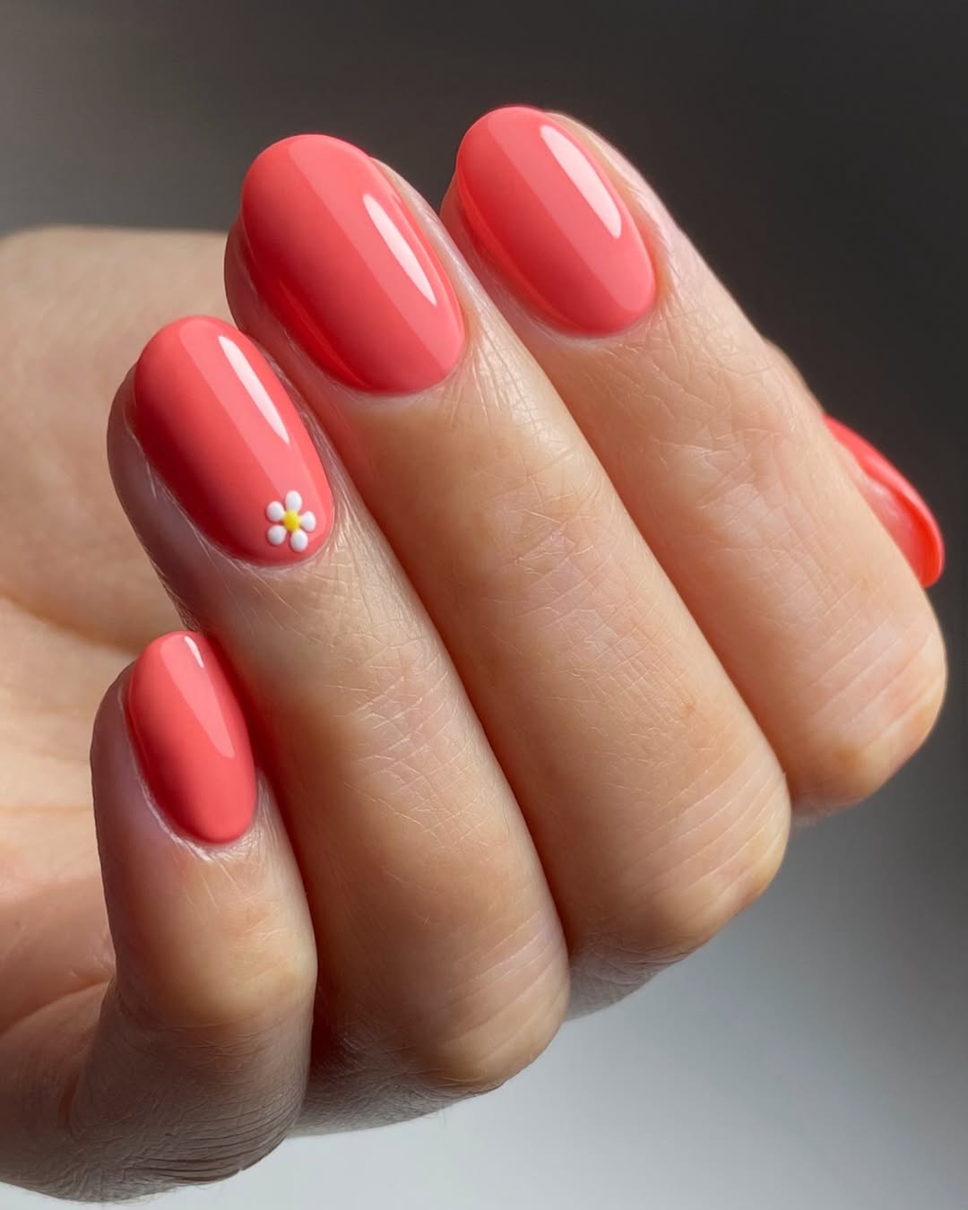 Coral Glossy Short Oval Nails With Daisy Accents