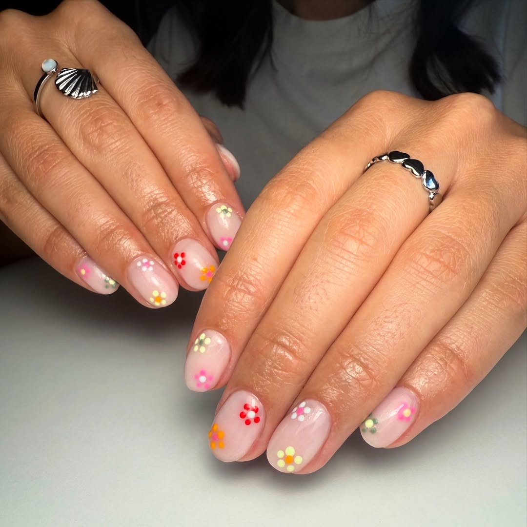 Dainty Floral Dot Blossom Short Oval Nails