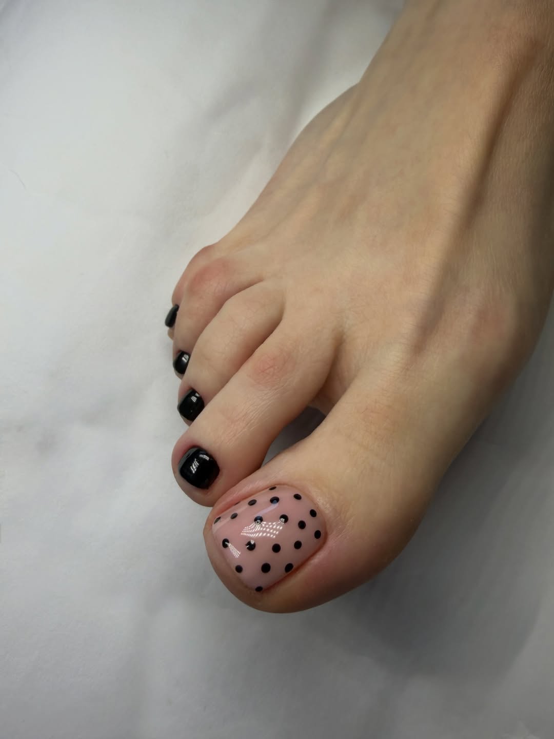 Dainty Peach Polka Dot And Black Glossy Pedicure