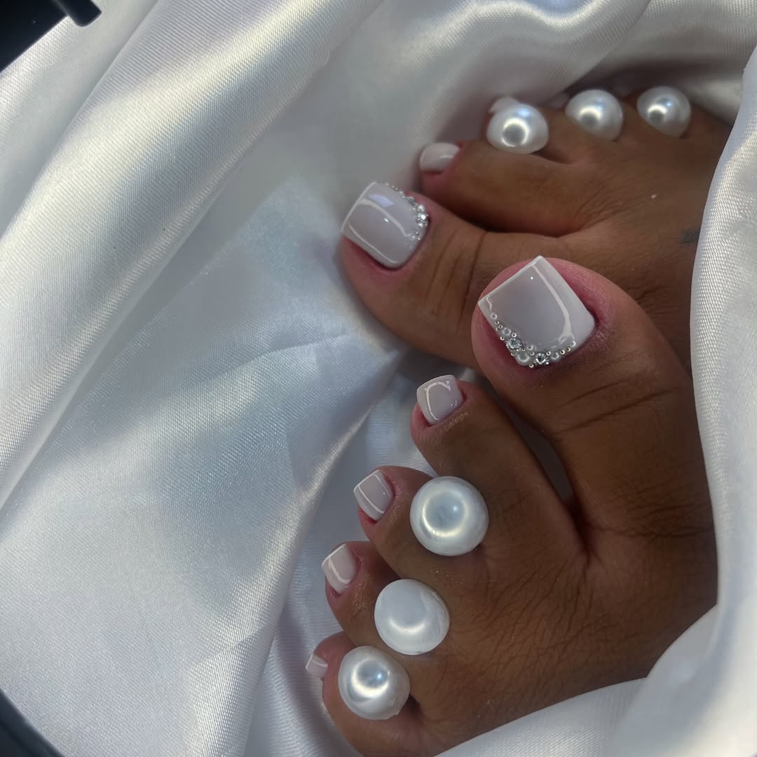 Elegant Gray Glossy Pedicure with Rhinestone Accents