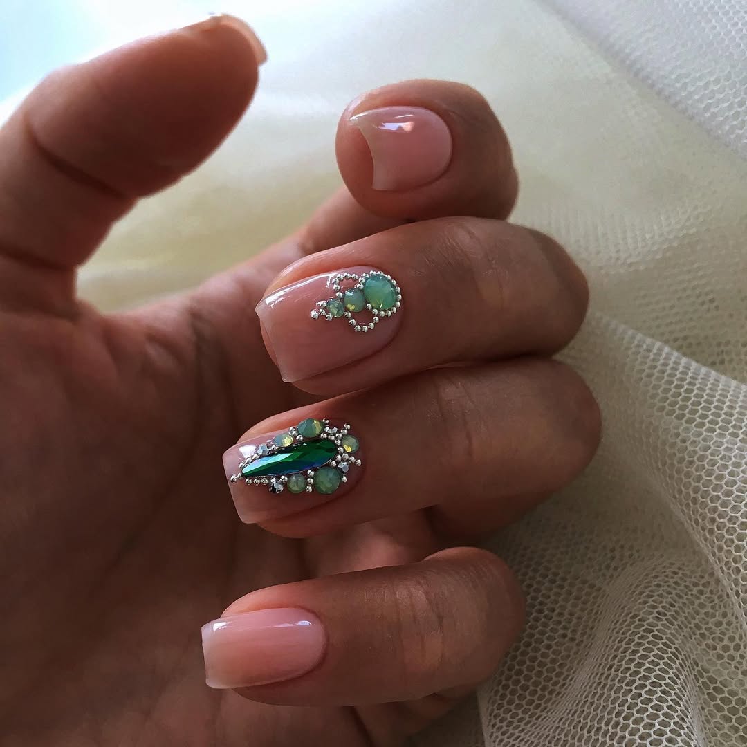 Emerald Green Rhinestone Short Squoval Gel Nails