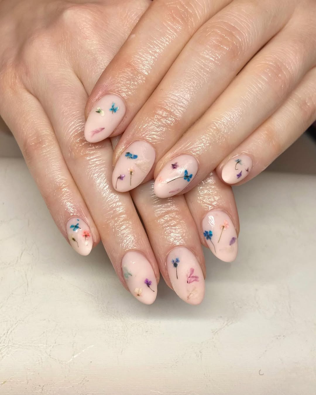 Encapsulated Dried Flower Glossy Oval Nails