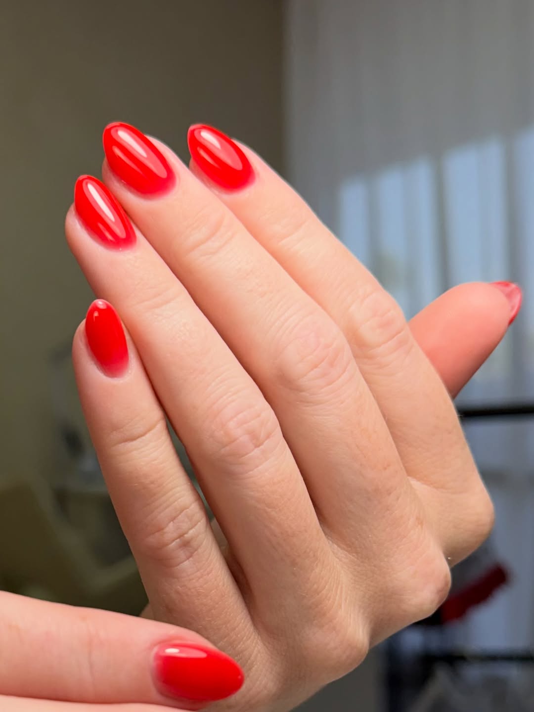 Glossy Jelly Red Oval Ombre Nails
