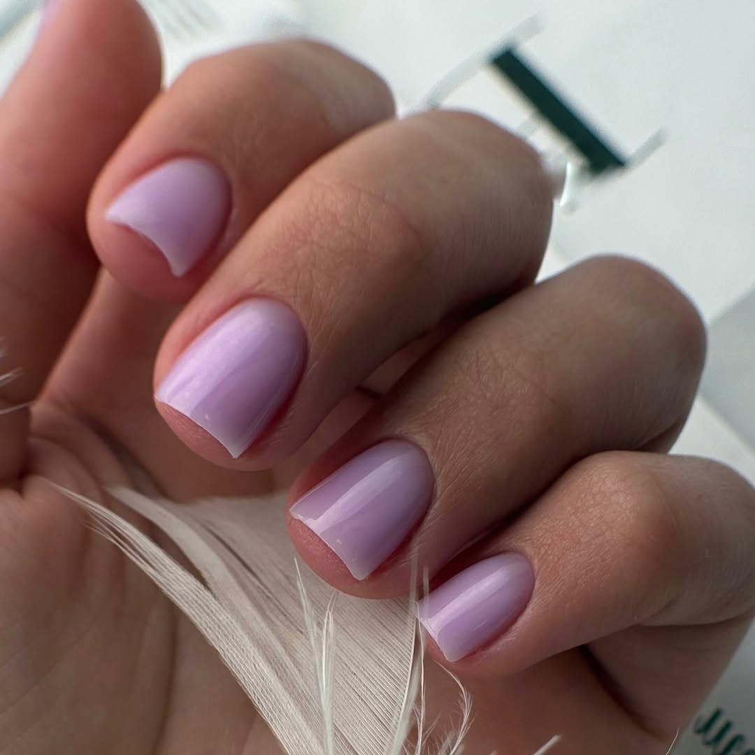 Glossy Lavender Jelly Round Nails