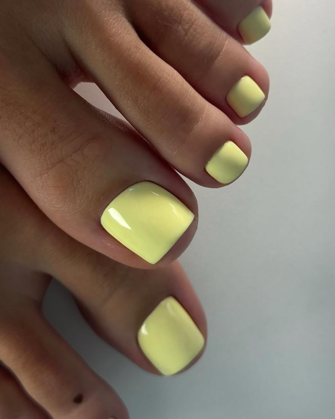 Glossy Pastel Yellow Short Squoval Pedicure