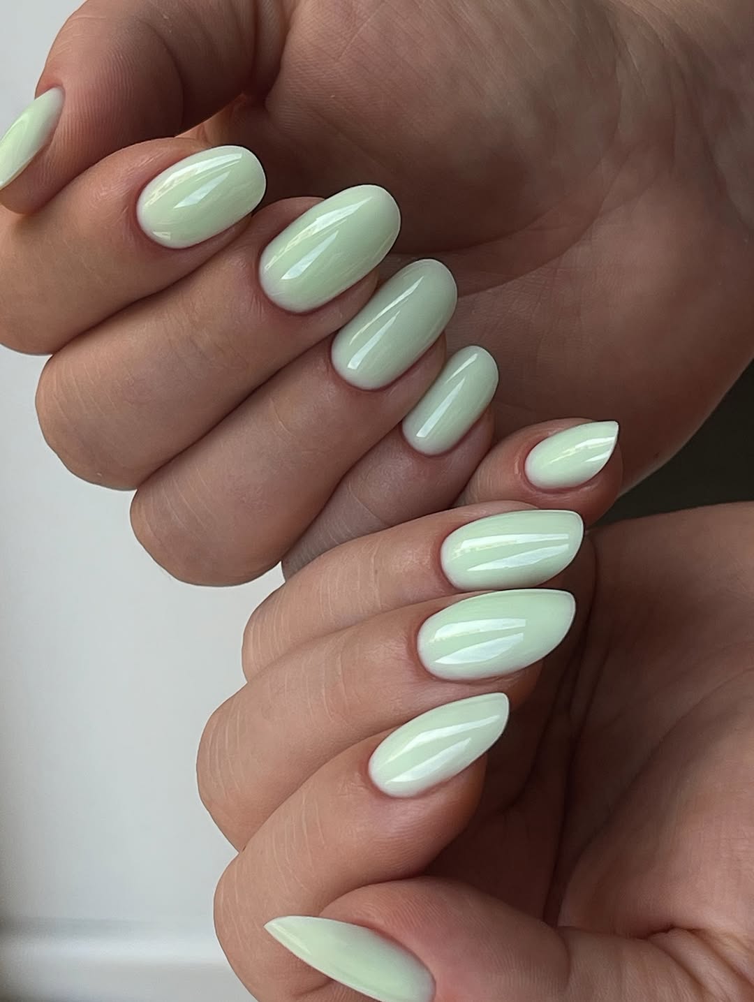Glossy Pistachio Green Jelly Oval Nails