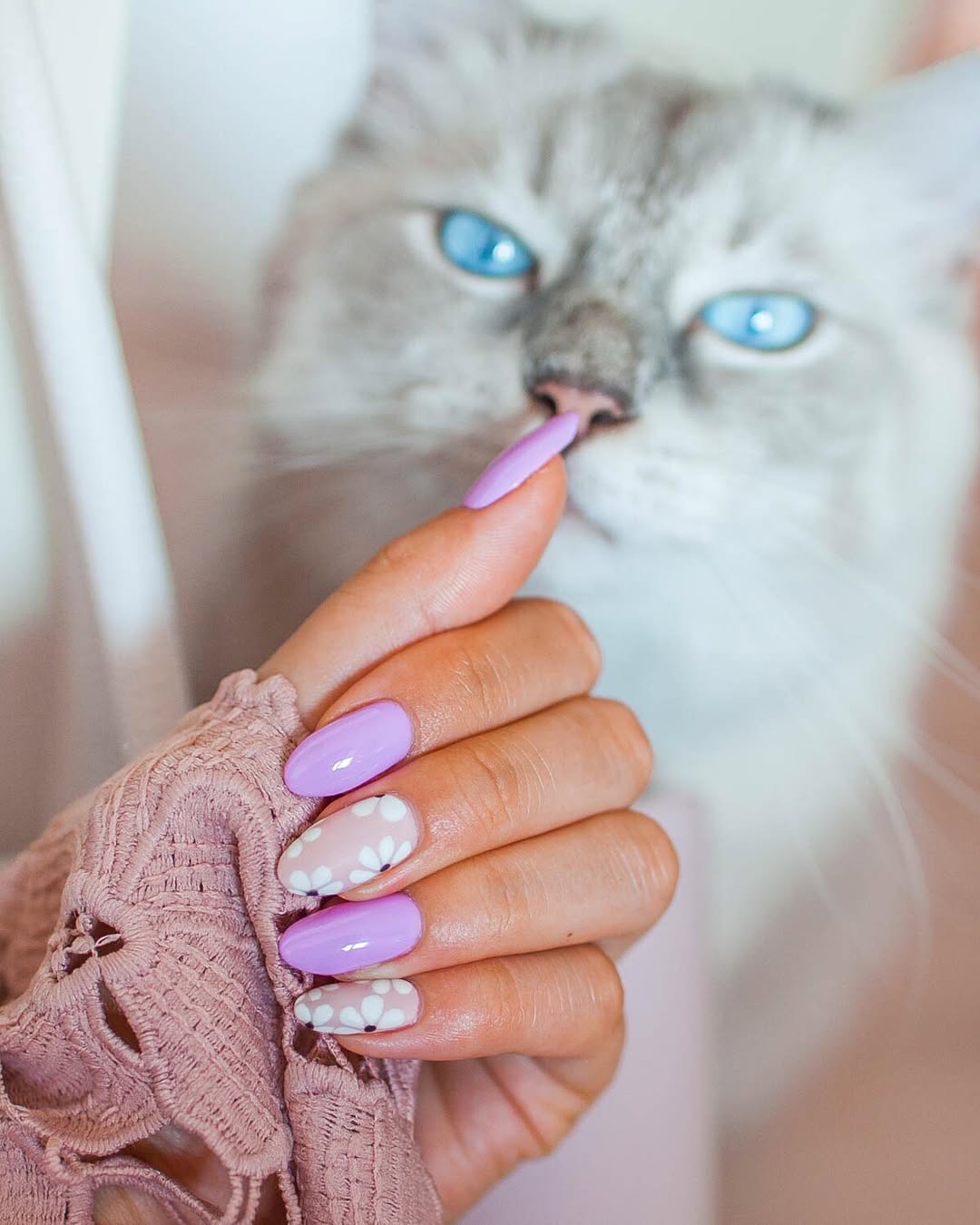 Lavender Daisy Floral Accent Glitter Summer Nails