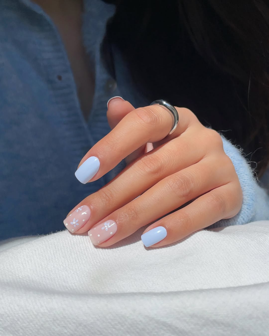 Light Blue Solid and Floral Daisy Square Nails