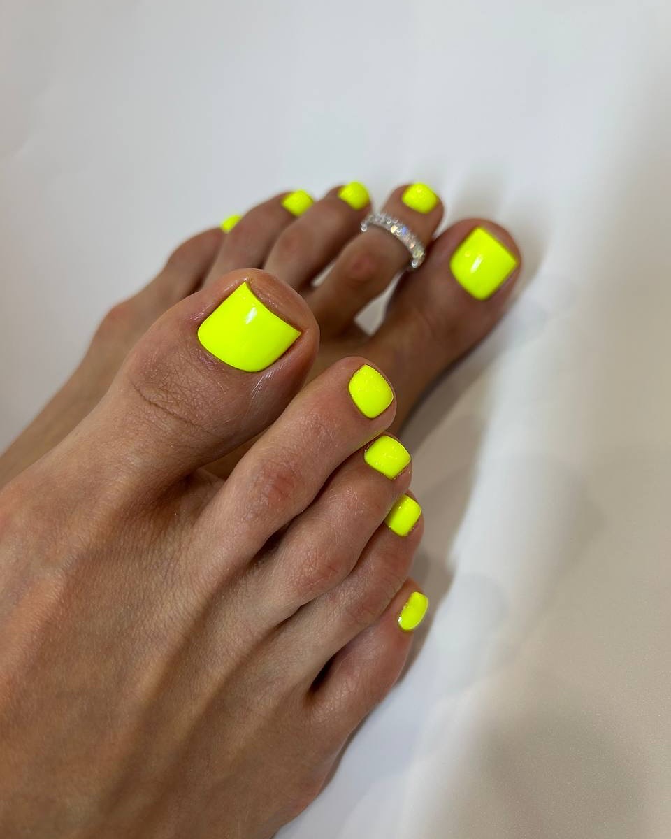 Neon Yellow Solid Pop Pedicure