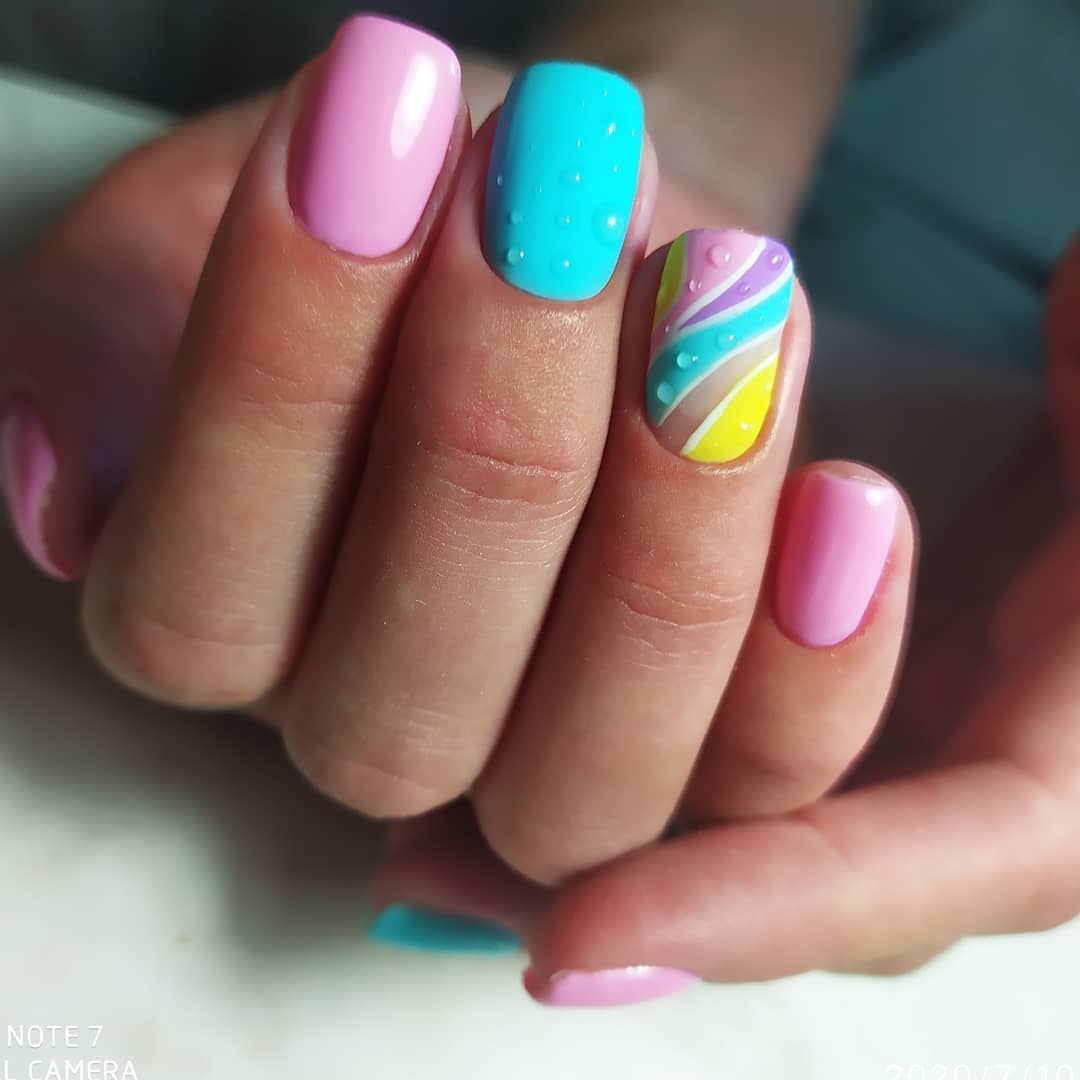 Pastel Rainbow Raindrop Accent Short Squoval Nails