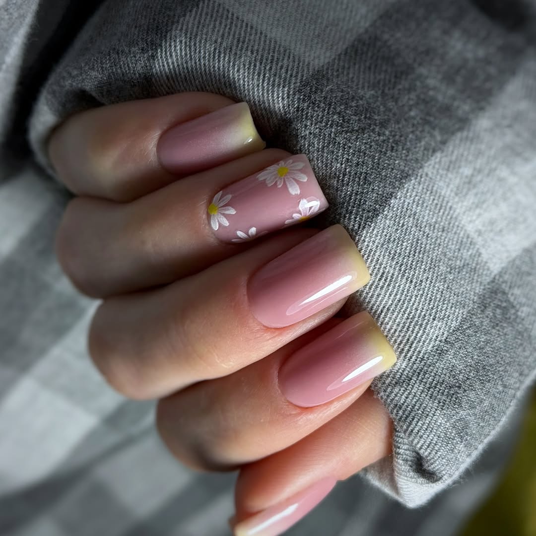 Pink Daisy Gradient Square Summer Nails