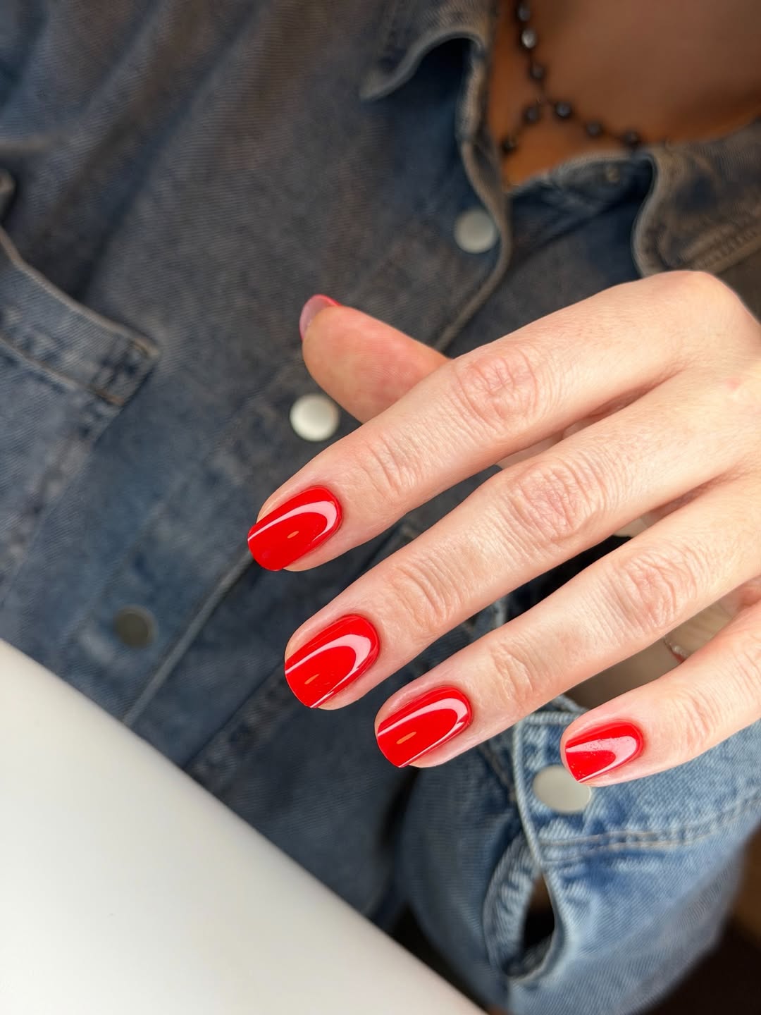 Red And White Swirl Short Square Nails