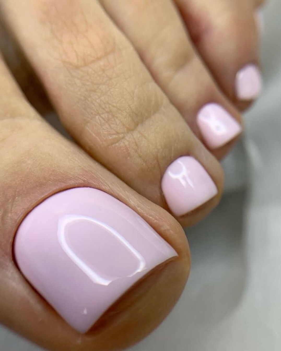 Soft Lavender Glossy Pedicure Short Round