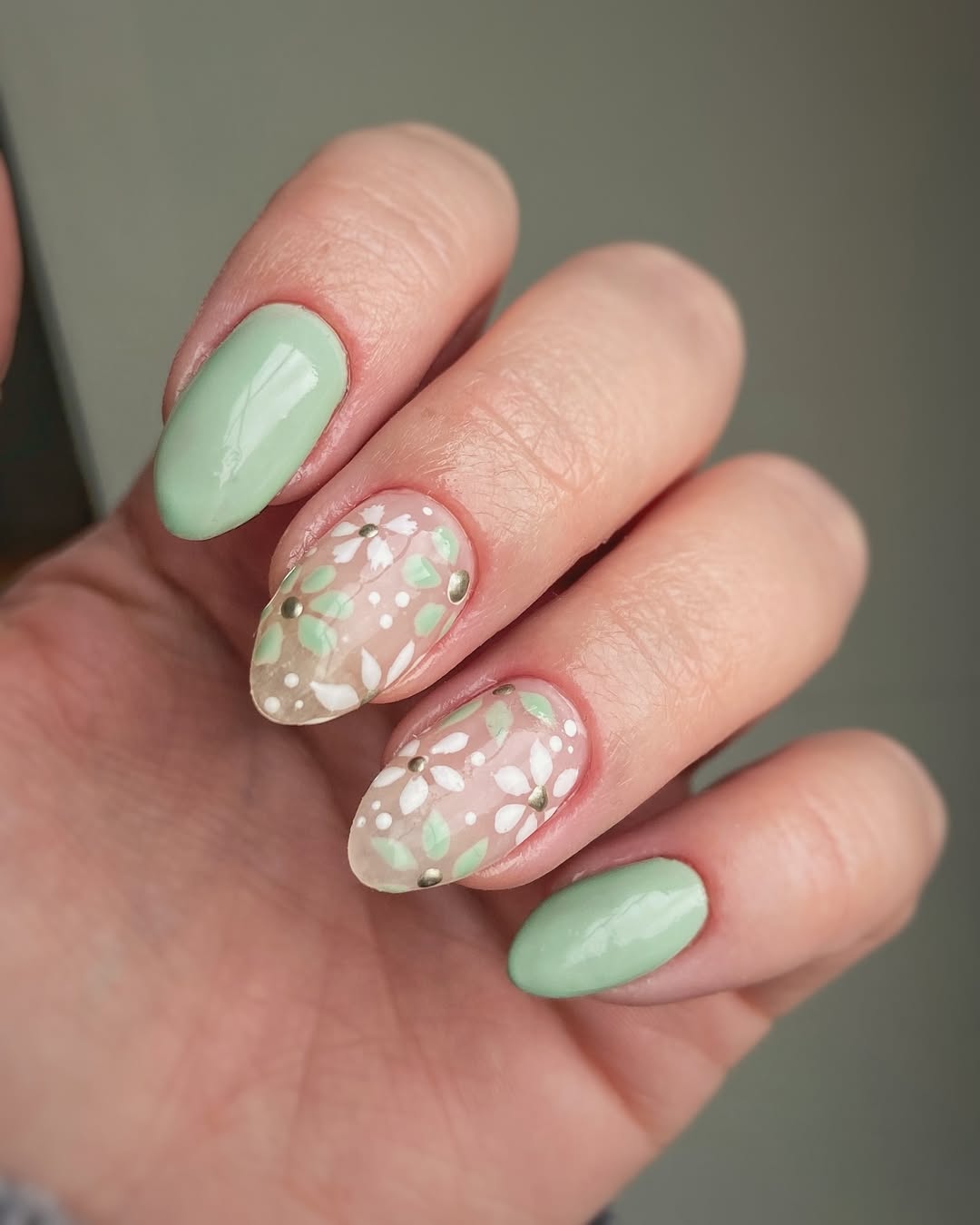 Soft Mint Jelly Floral Accent Oval Nails