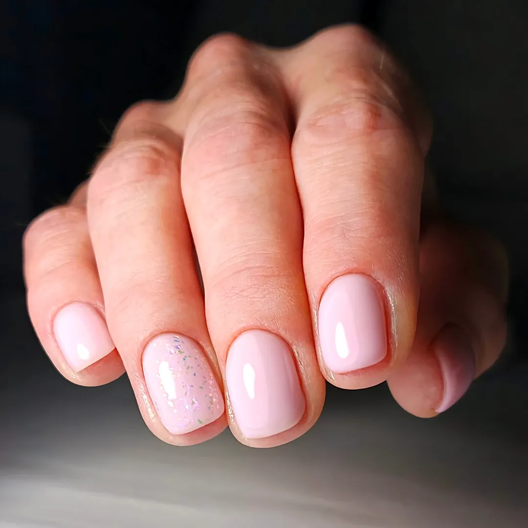 Soft Pink Glitter Accent Short Round Nails