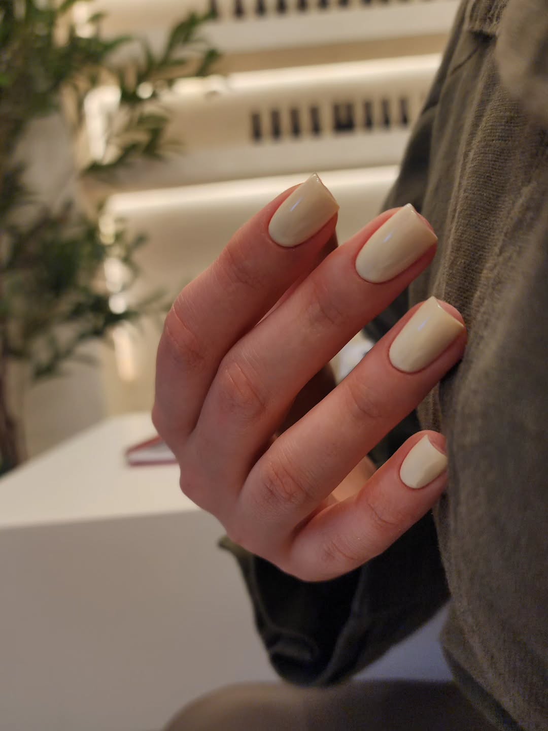 Soft Vanilla Glossy Short Square Nails