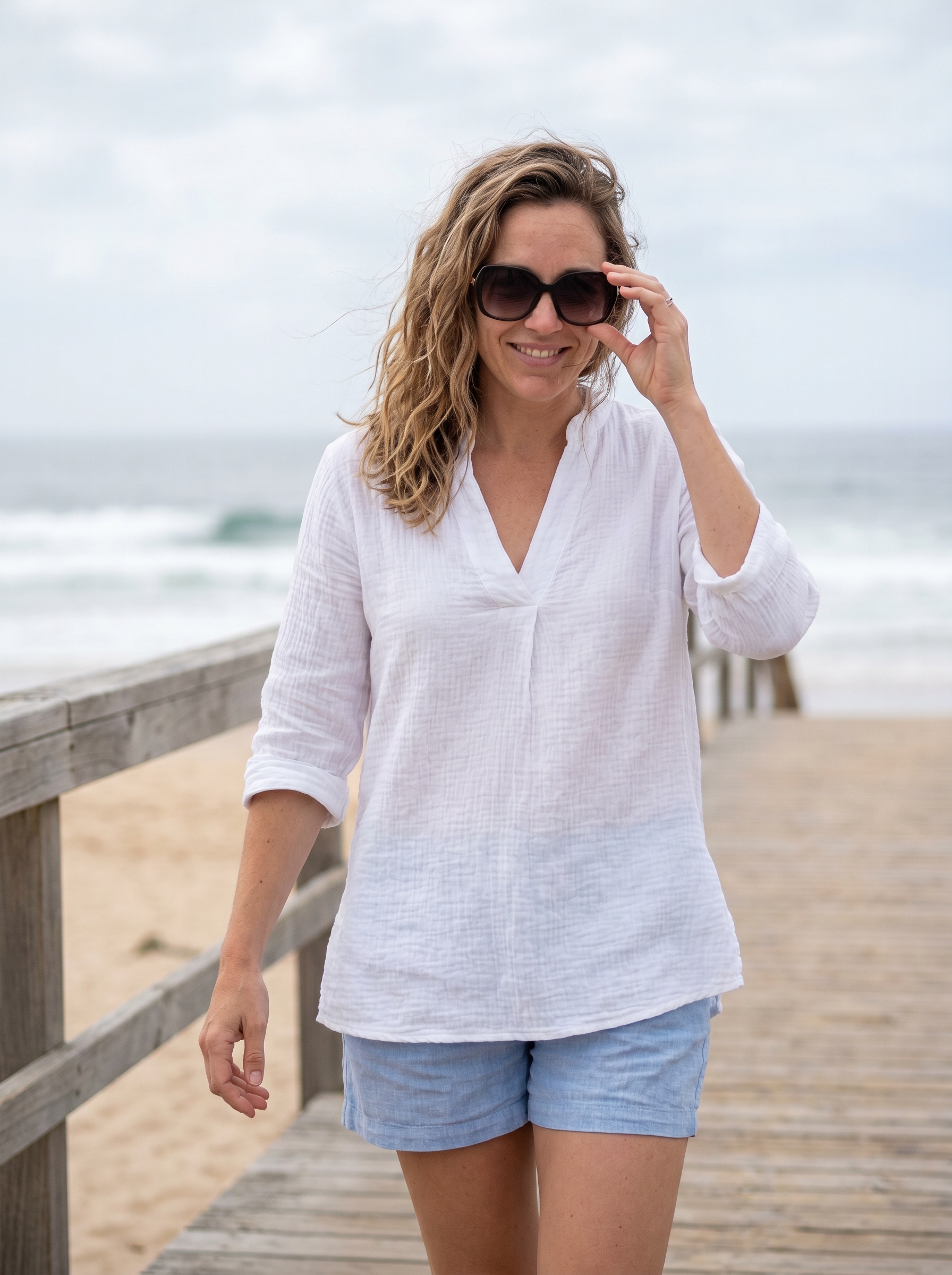 Reverse Wash Beach Waves 2026: Effortless & Fresh Effortless Reverse Wash Beach Waves in solar-flared balayage and melted espresso tones, perfect for everyday or resort wear. Get healthy summer beachy waves hair 2026.