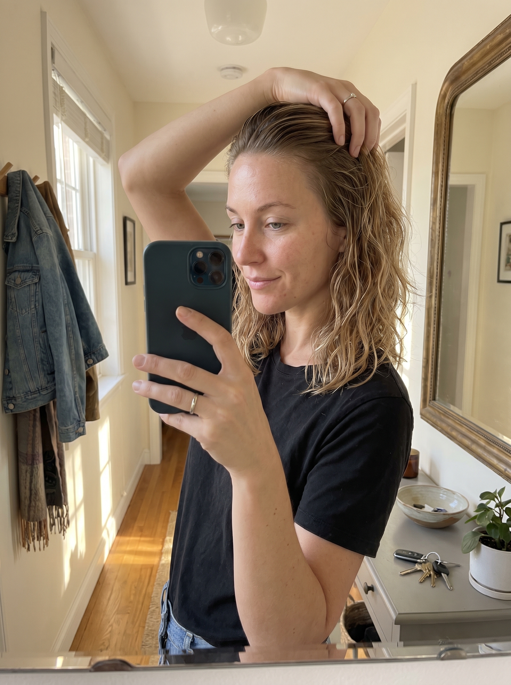 Chic Summer Scandi-Slick hairstyle featuring naturally textured coastal waves. This polished and effortless look is a versatile summer hair idea for women 2026, suitable for work, date night, or everyday wear.