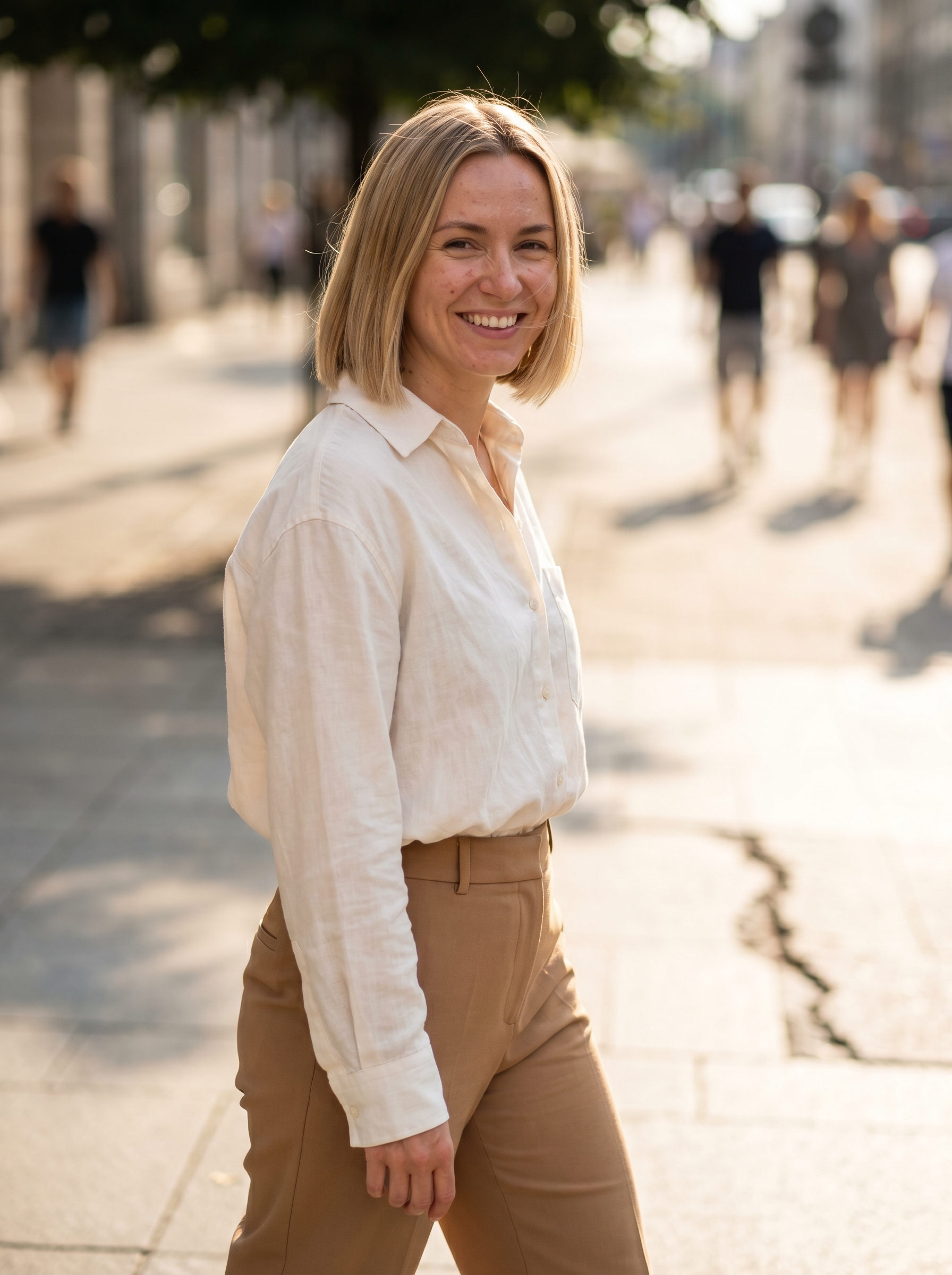 Polished 'Linen Blonde Hydro-Bob' offers chic summer hair ideas women 2026. This modern style features a sleek, wet-look bob in a beautiful linen blonde shade, perfect for work, date night, or special events.