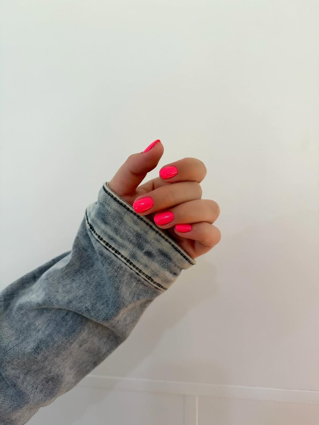Vibrant Barbiecore Hot Pink Glossy Short Oval Nails