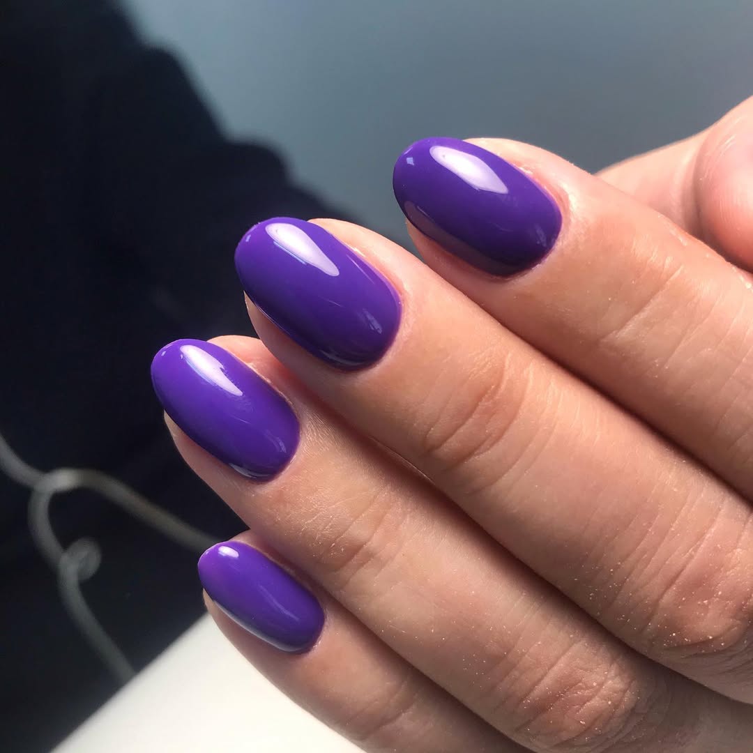 Vibrant Glossy Amethyst Oval Gel Coated Nails