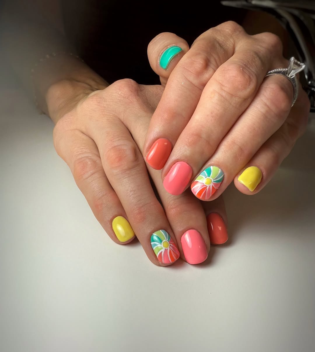 Vibrant Swirl Daisy Rainbow Short Round Nails