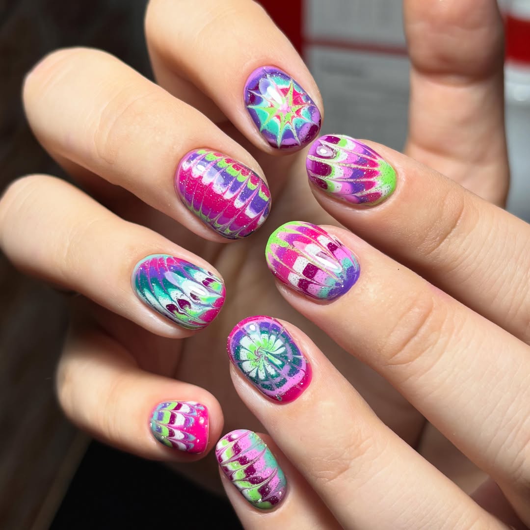 Vibrant Swirl Sparkle Short Oval Fun Nails