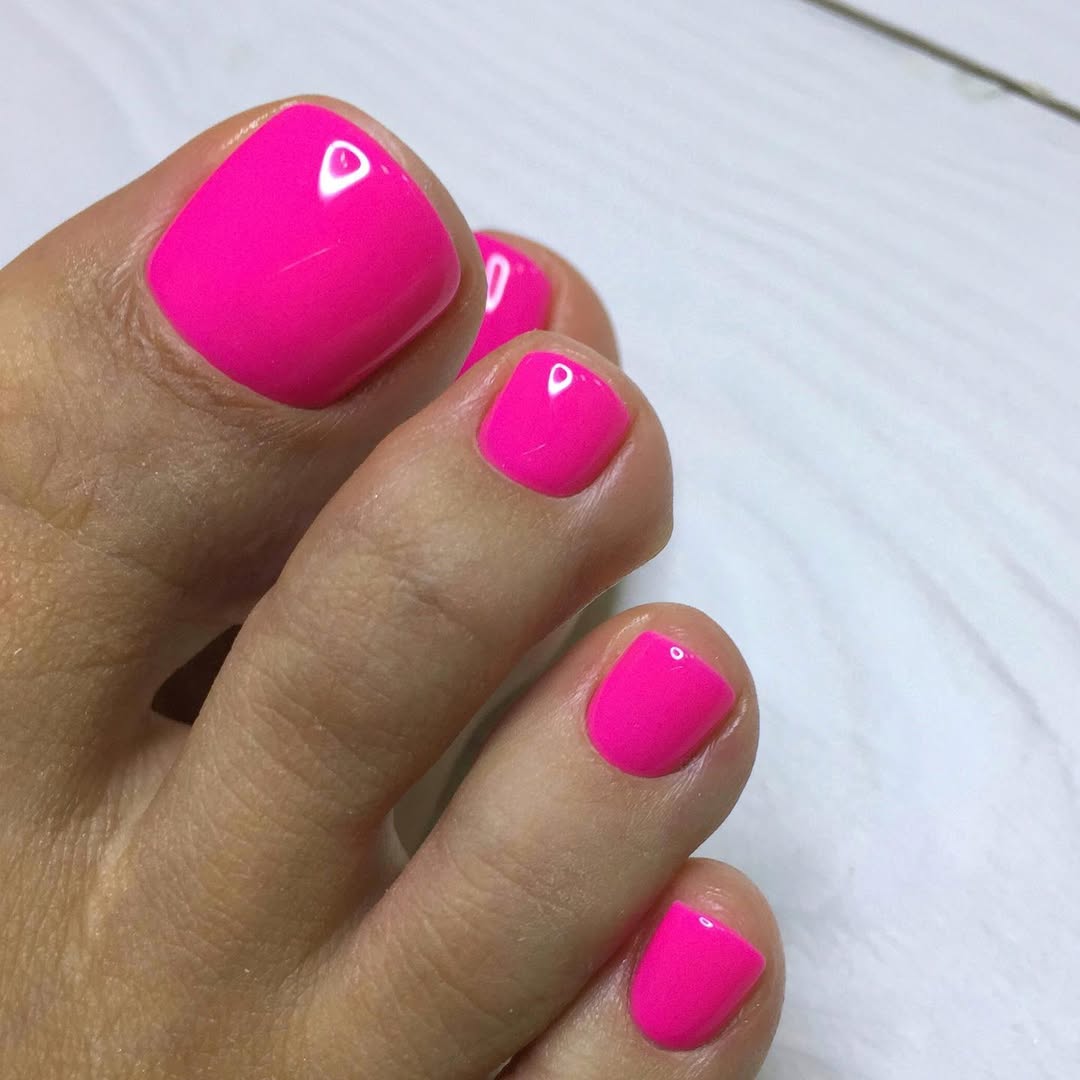 Vivid Hot Pink Glossy Short Pedicure