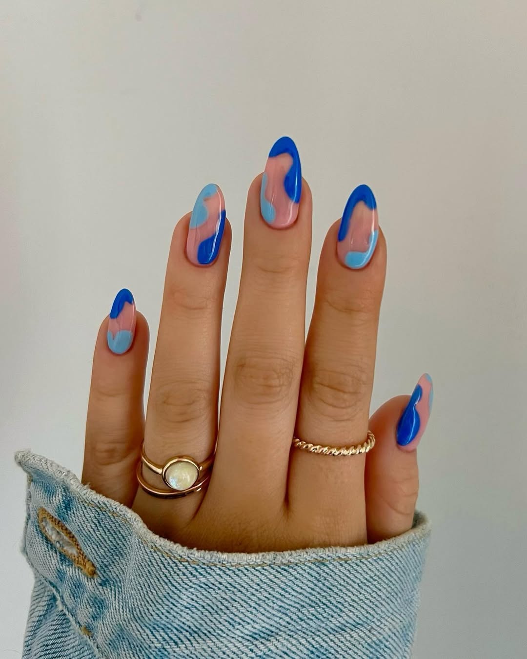 Wavy Baby Blue and Electric Blue Swirl Ombré