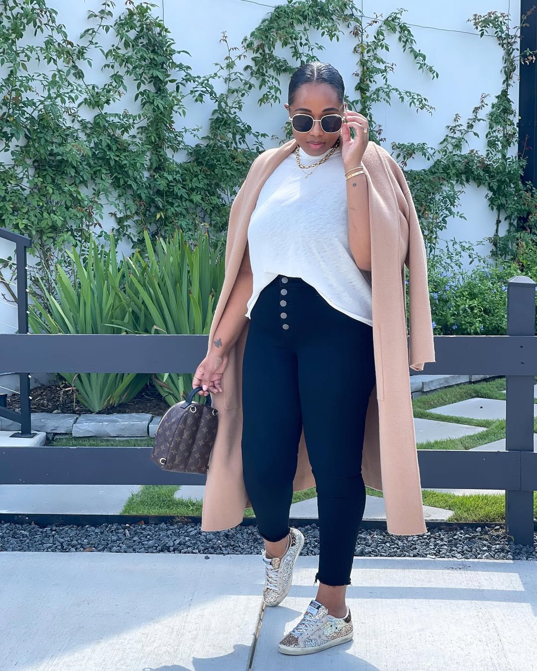 Camel Coat With Black Skinny Jeans Outfit