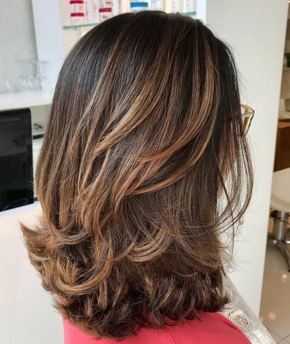 Caramel Balayage Voluminous Layered Collarbone Cut