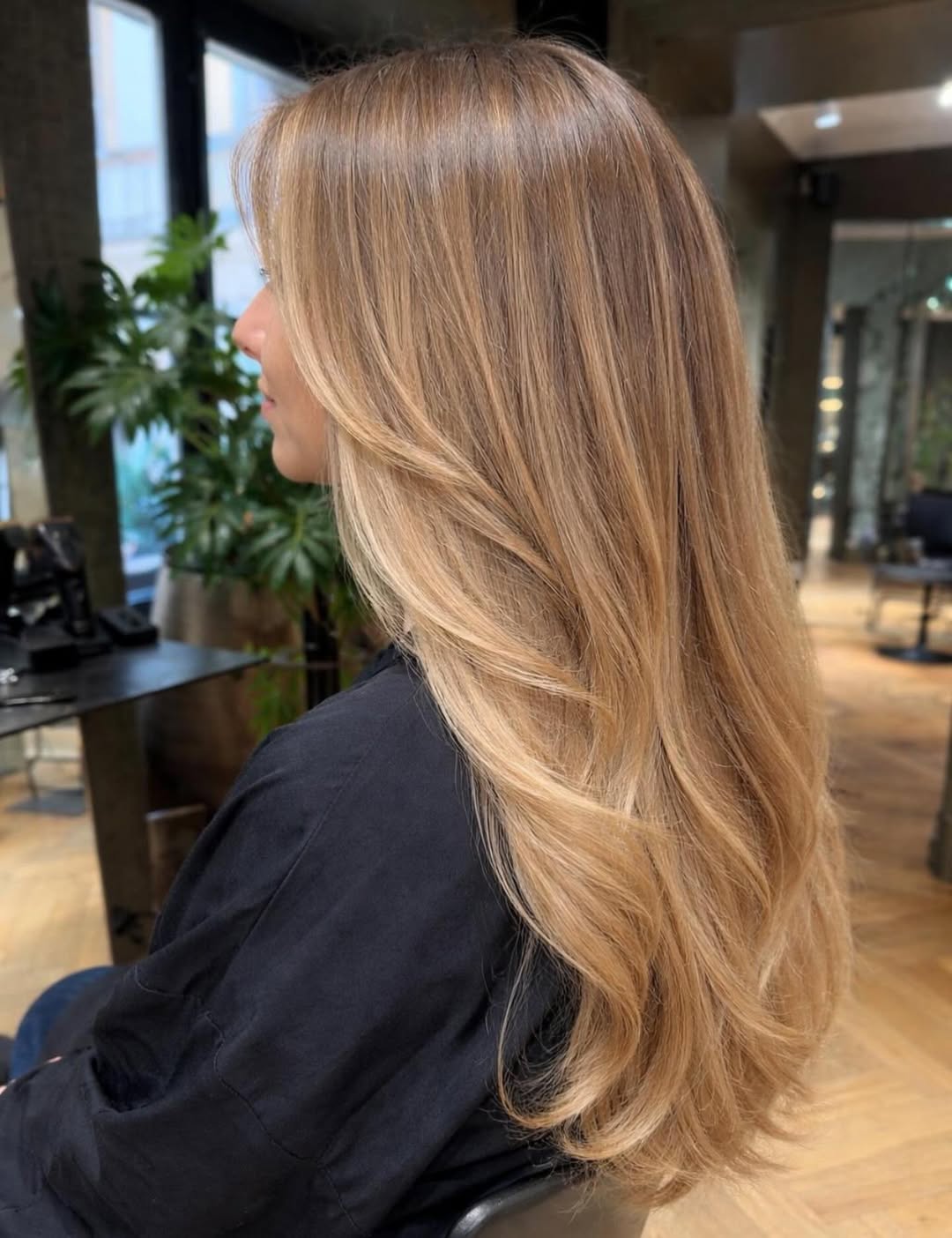 Caramel Blonde Balayage with Face-Framing Layers