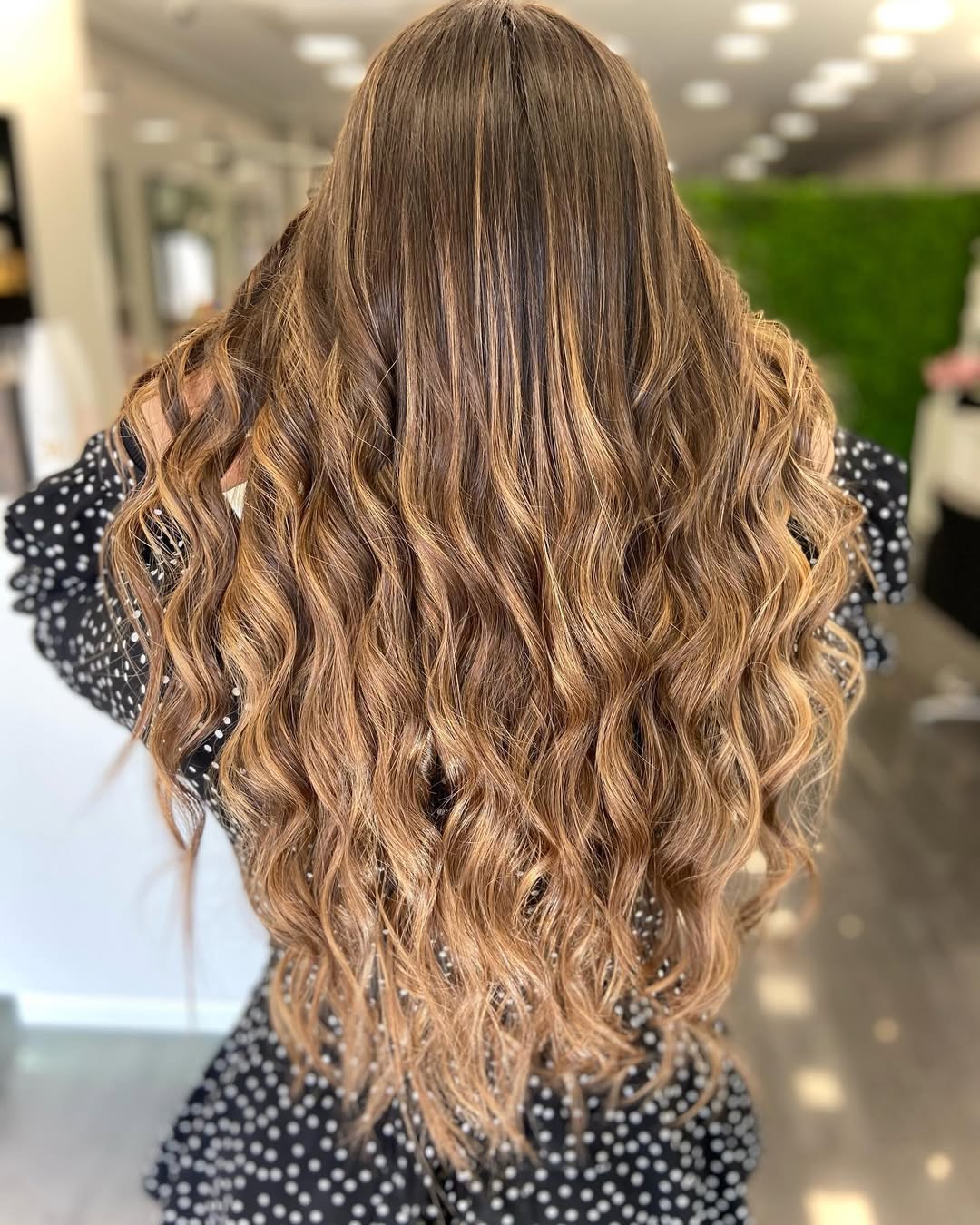Caramel Ribbon Highlights With Flowing Beach Waves