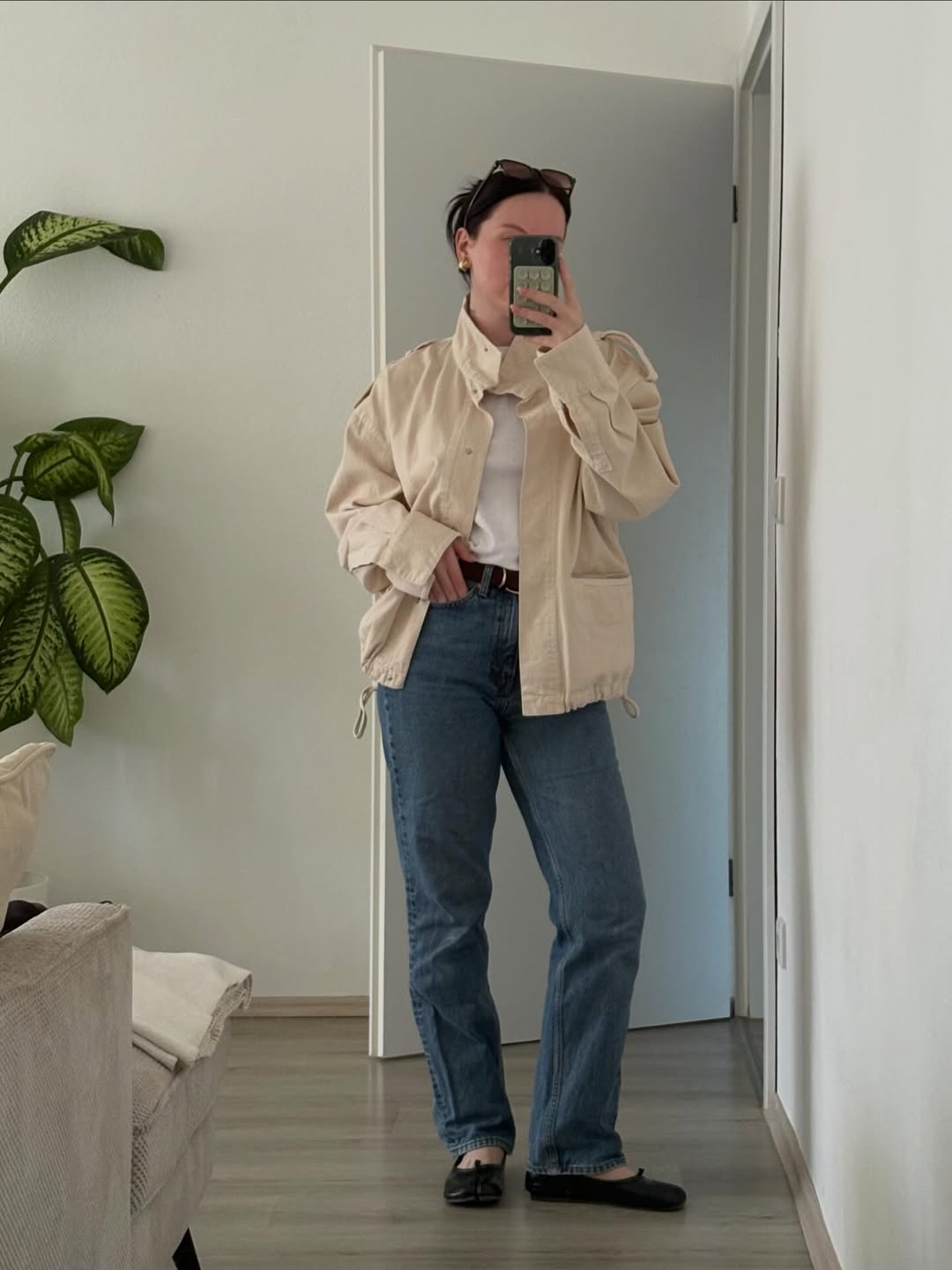 Casual Beige Jacket And Straight Leg Denim Mom Style
