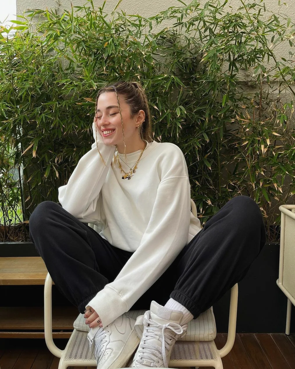 Casual Crewneck Sweatshirt and Joggers Outfit