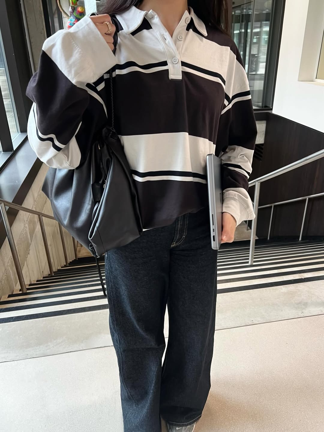 Casual Rugby Shirt With Wide Leg Jeans Look