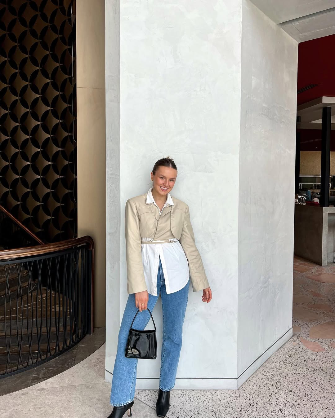 Chic Beige Cropped Blazer and Blue Denim