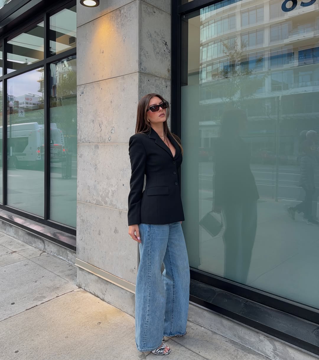 Chic Black Blazer And Wide Leg Jeans