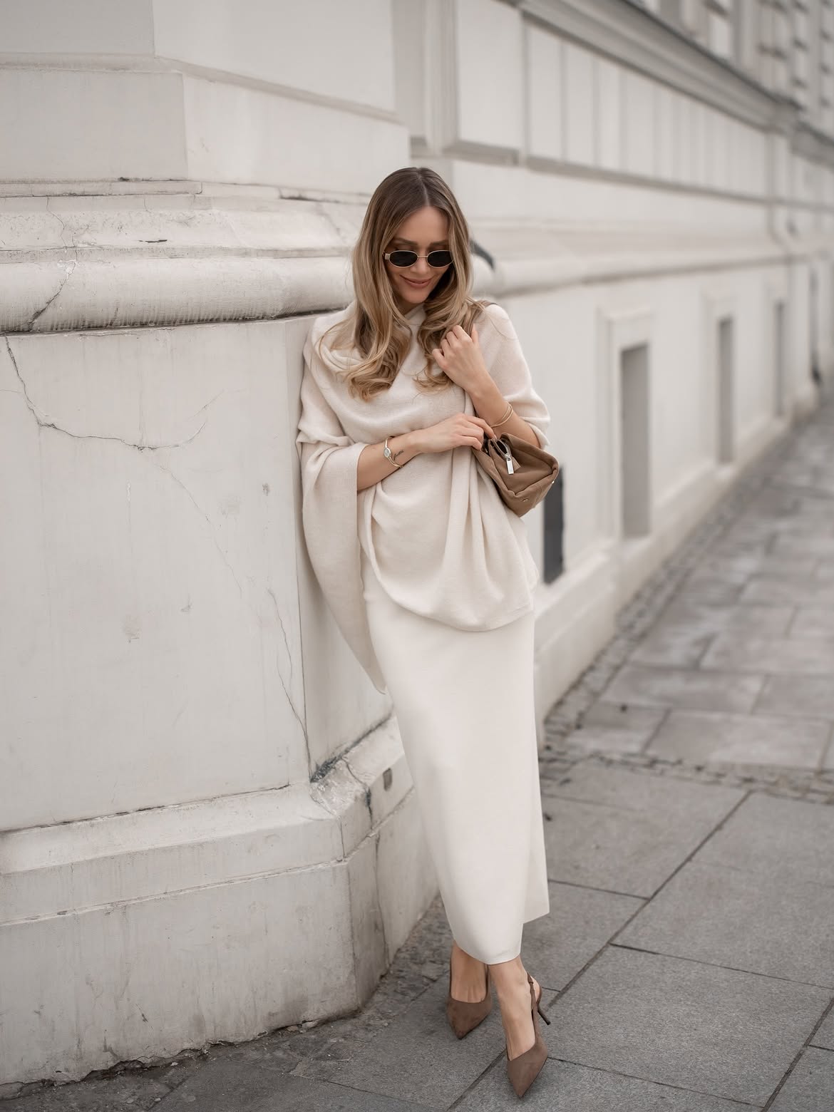 Chic Cream Knit Set With Suede Pumps
