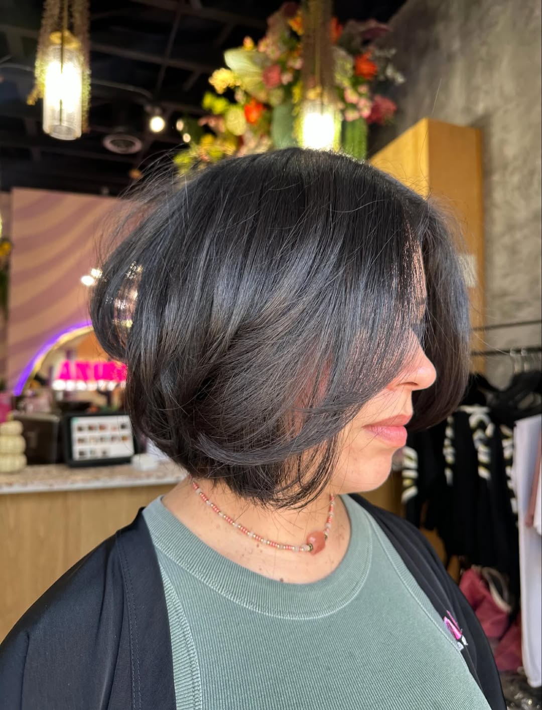 Chic Dark Bob With Subtle Face-Framing Layers
