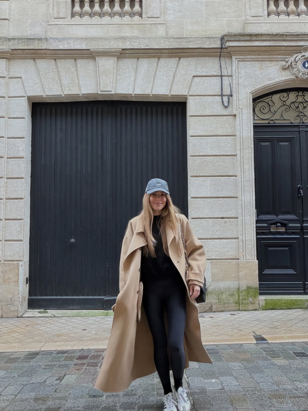 Chic Leggings With Trench Coat and Baseball Cap